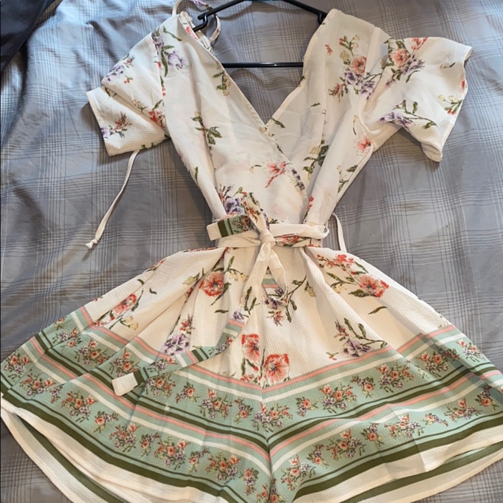 Flower romper. - Picture 2 of 2